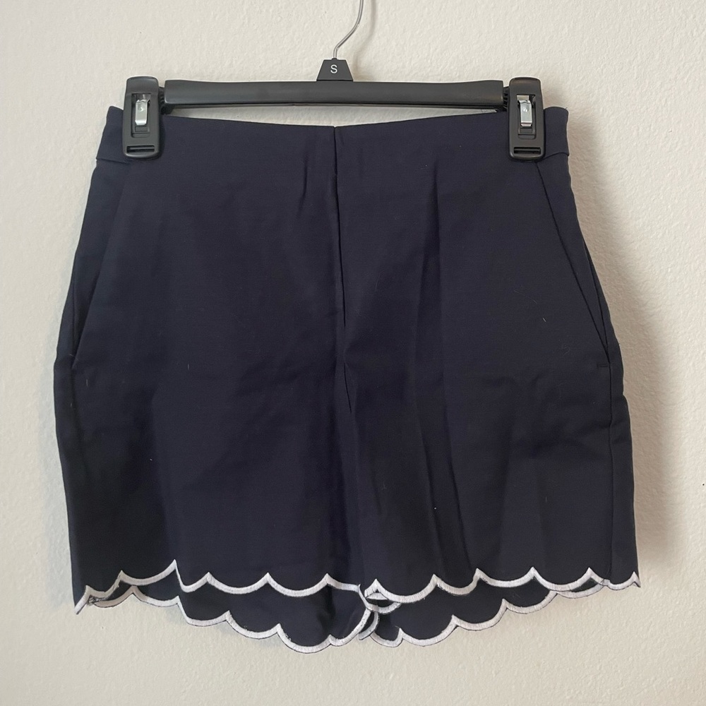 Ann Taylor scalloped shorts